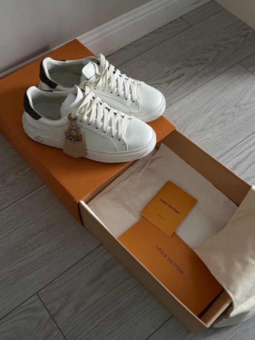 Продам кроссовки LV