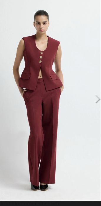 Елегантен комплект от панталон и елек в бордо