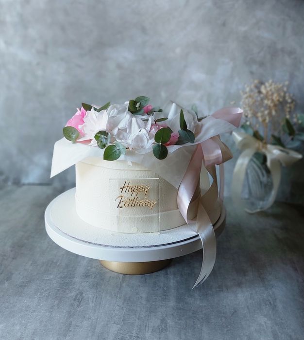 Торты на заказ,торты с короной, в стиле ламбет,короны отдельно и т.д