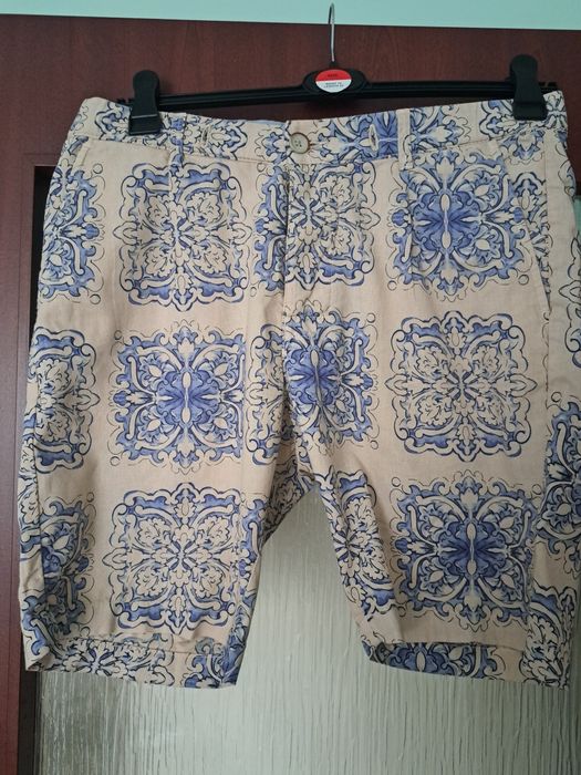 Pantaloi scurti pt barbati.marime 48 impecabili