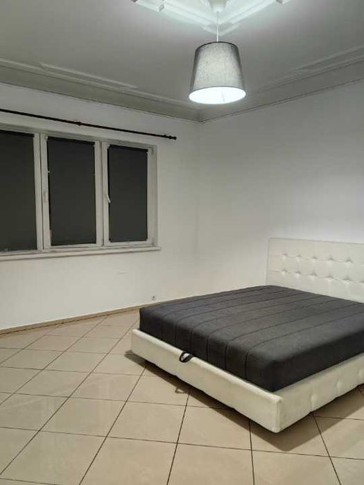 Дава се под наем Тристаен апартамент в София, Център - 80 кв.м за 800 € - Снимка #2