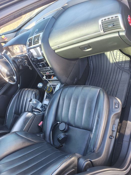 Peugeot 407 mașina este într-o stare perfectă