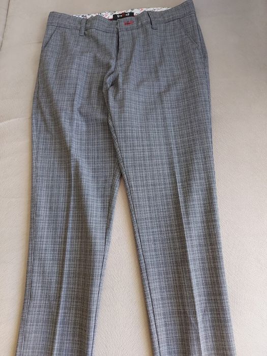 Pantaloni gri de stofa