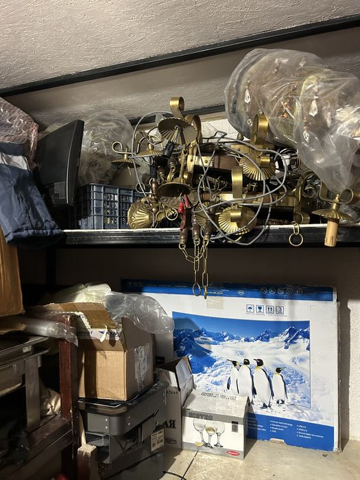 Склад с разными вещами