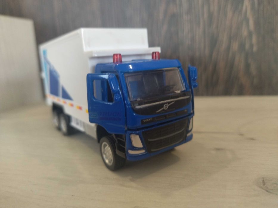 Метален камион Volvo !!!
