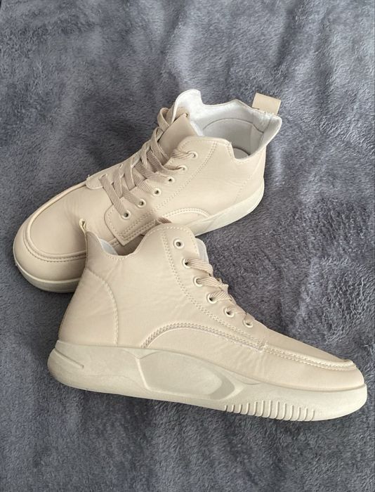 продаю новые ботинки