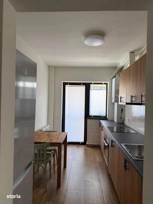 Apartament decomandat, parcare, etaj intermediar, zona Eroilor