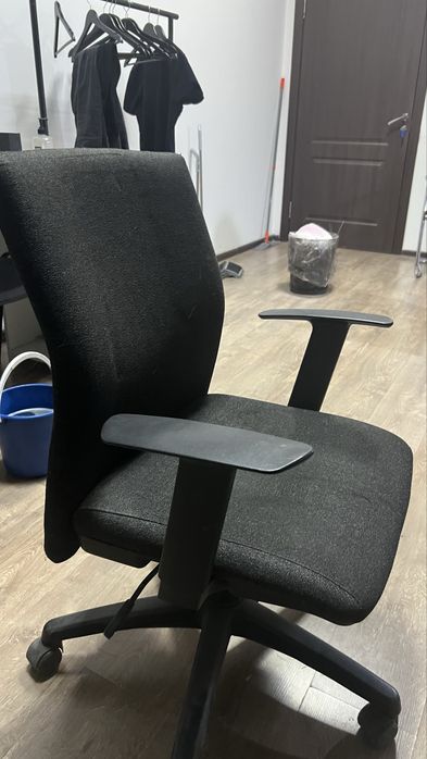 Продам стулья для салона