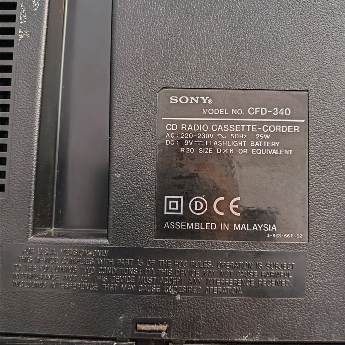 Radio casetofon cu CD SONY Model CFD - 340