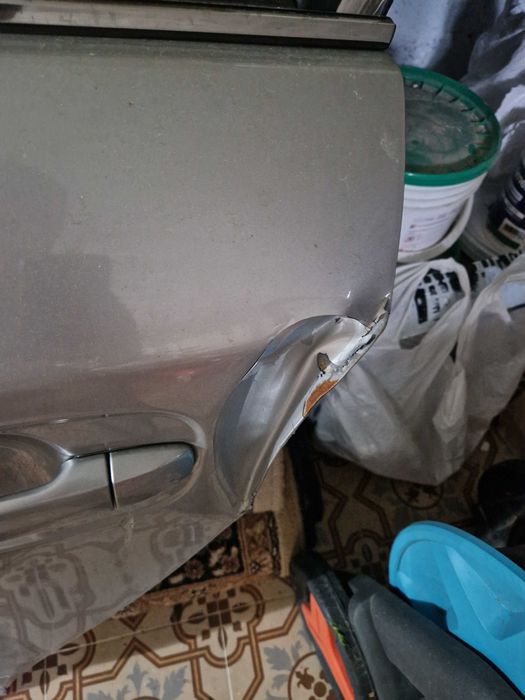 Задна лява врата за Toyota Avensis T27