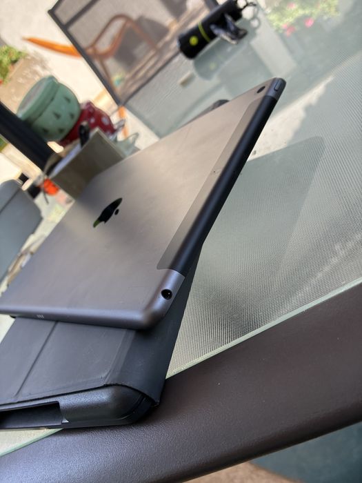 IPad 7 ca nou cu tastura Logitech
