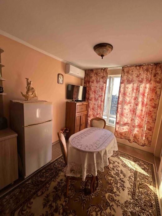 Дава се под наем Двустаен апартамент в Варна, Колхозен пазар - 49 кв.м за 408.51 € - Снимка #2