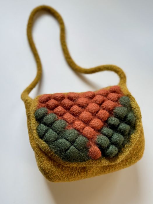 Posete din lana tricotate și impaslite