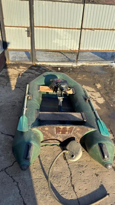 Продам лодку с мотром