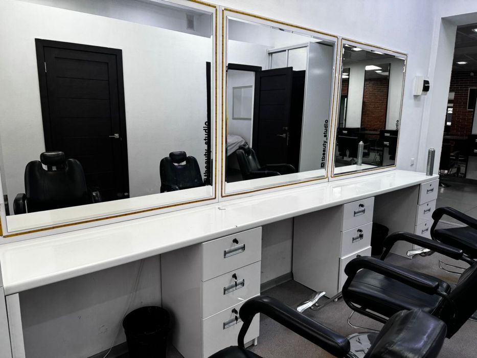 Визажный стол с зеркалом