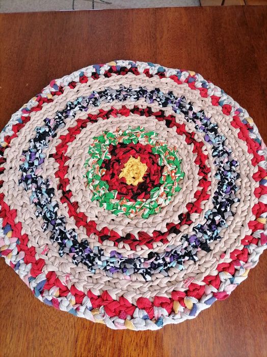 Коврики вязанные на табуреты