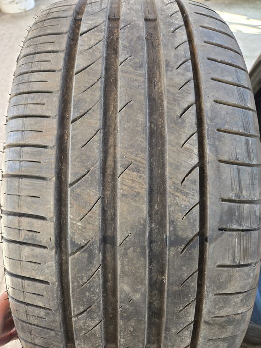 2 бр. Автомобилни гуми 235.35.19