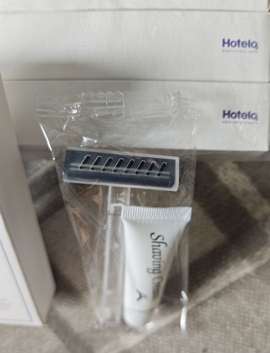 Set 30 buc. Kit Bărbierit Hotelier | Aparat de ras + Cremă 10ml | Bax Sigilat