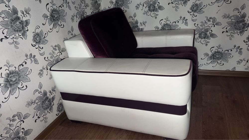 Продается диван и два кресла