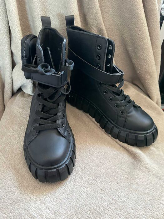 Дамски боти/кубинки с чанти на глезените