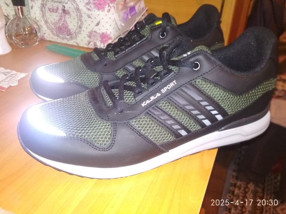 Продам новые кроссовки