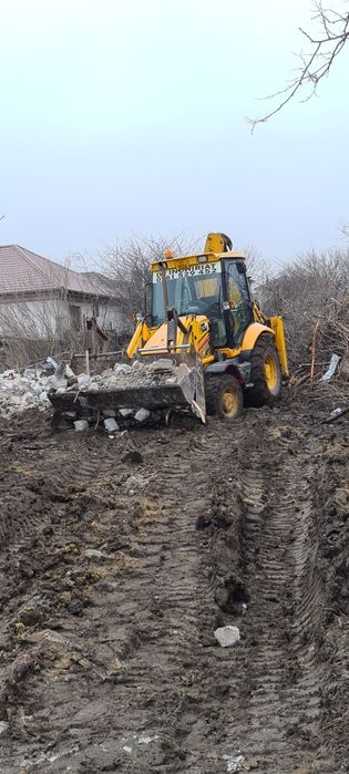Buldoexcavator de închiriat