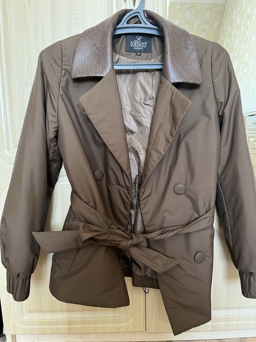 Продам женскую весенную куртку