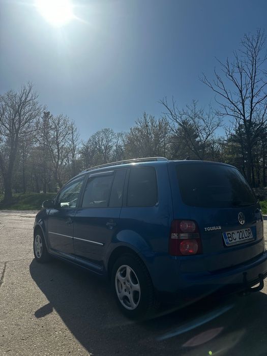VOLKSWAGEN Touran 2010 — imagine 2