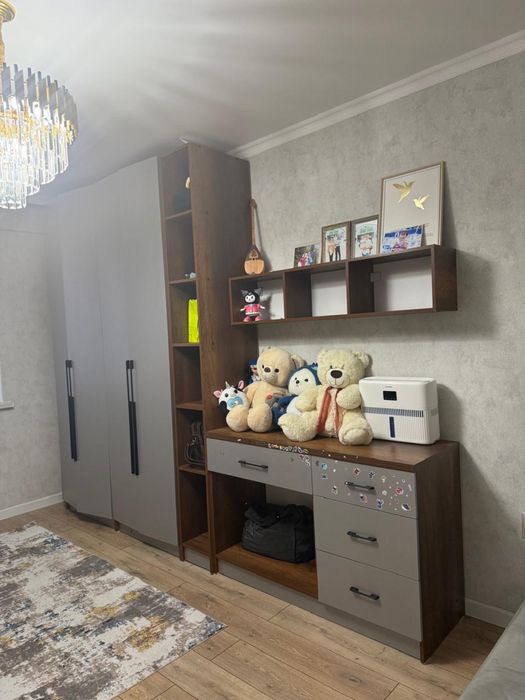 Продается шкаф и кровать.