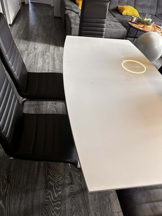 Трапезна маса и столове