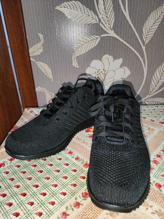 Продаются мужские кроссовки