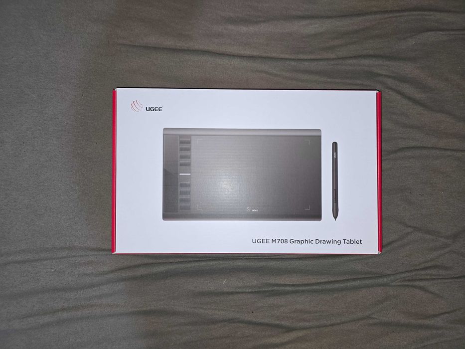 Продавам графичен таблет ugee m708 (Пълен комплект)