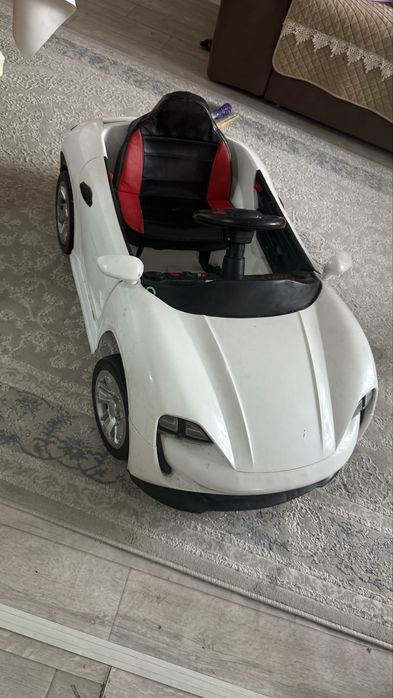 Машина игрушечная