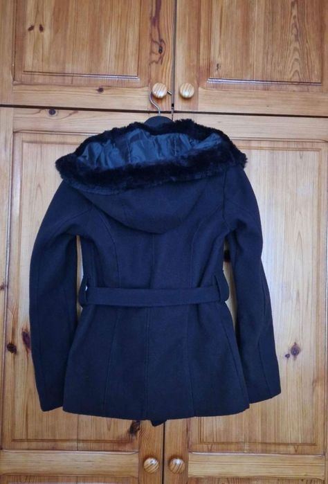 Късо палто с качулка
Искучително запазено
 Италянко Размер S
Гръдна об