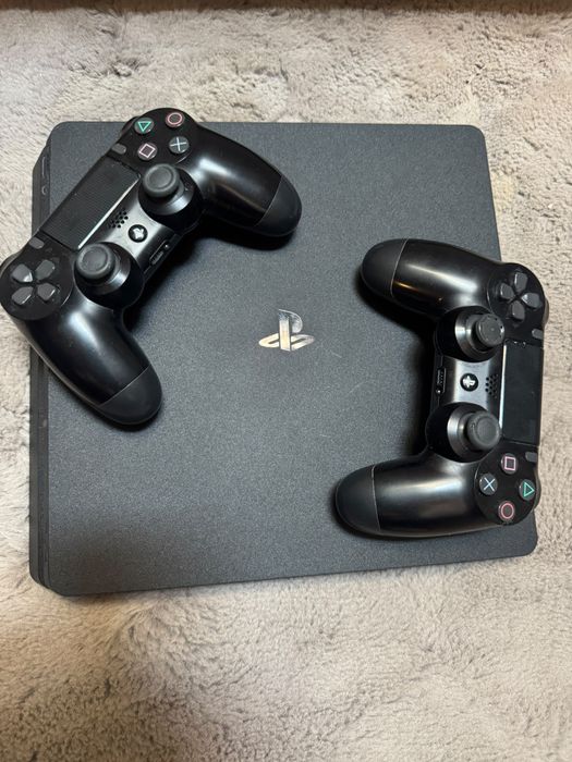 playstation 4, 2 manete, 500 GB stocare