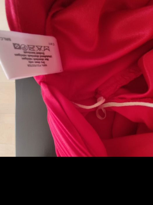 Две червени рокли Л