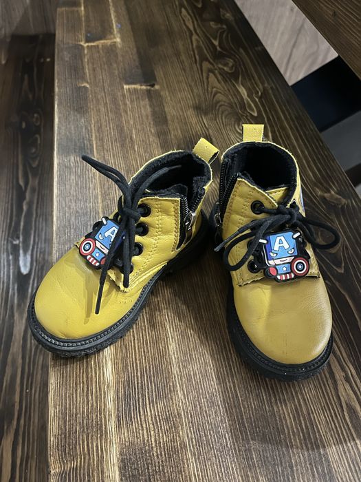 Продам осенние детские ботинки