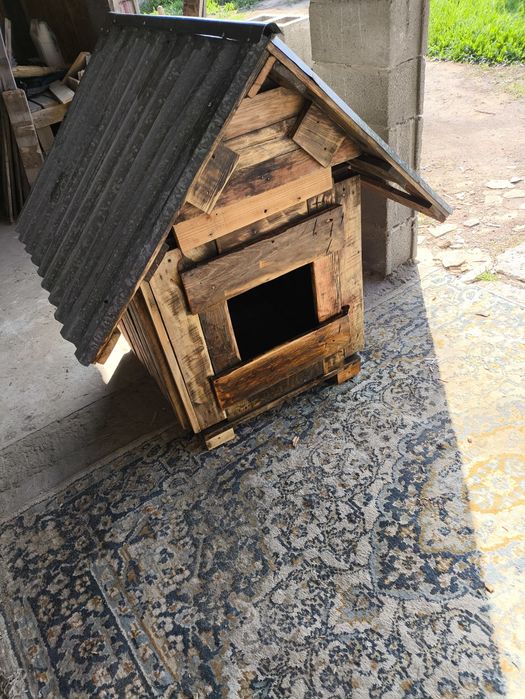 Будка собаки новая из доски