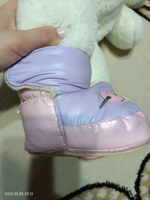 Продам детские ботинки
