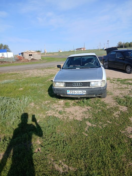 Машина ауди80 на ходу