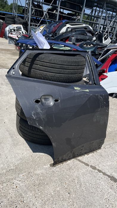 3 броя задна дясна и 2 броя предна дясна врата Peugeot 2008 23г