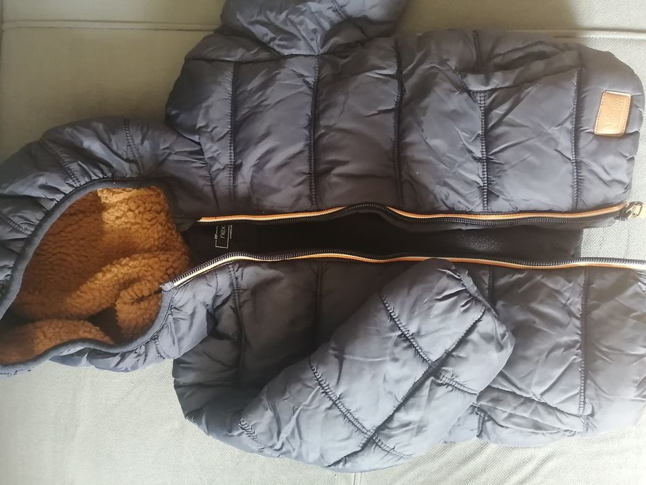 Продам куртку детскую