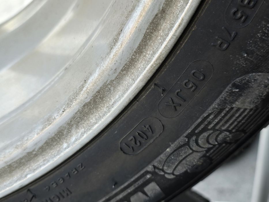 2 Броя 205/60/16 Michelin 7,6mm 2021DOT