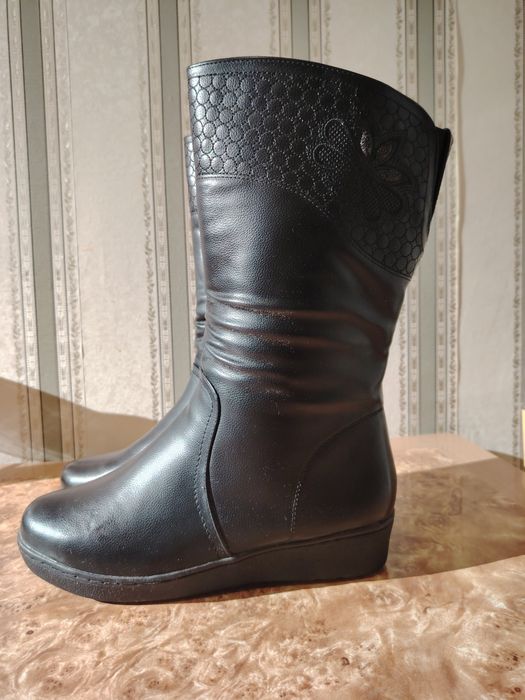 Продажа зимних женских сапог