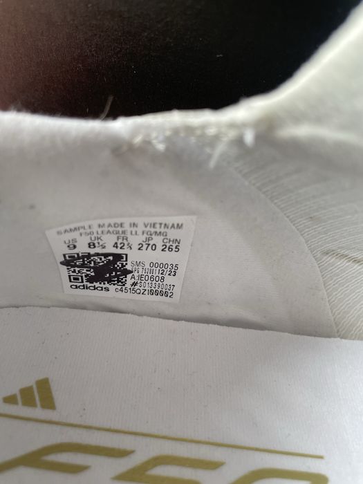 Ghete fotbal Adidas , Noi !