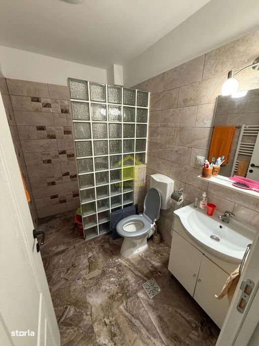Apartament 3 camere decomandate, etaj 1, zona Sesul de Sus