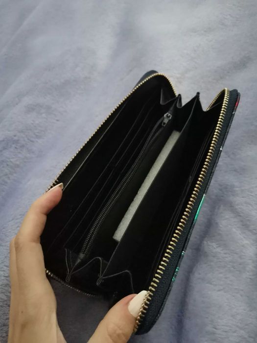 Компактно дамско портмоне с цип