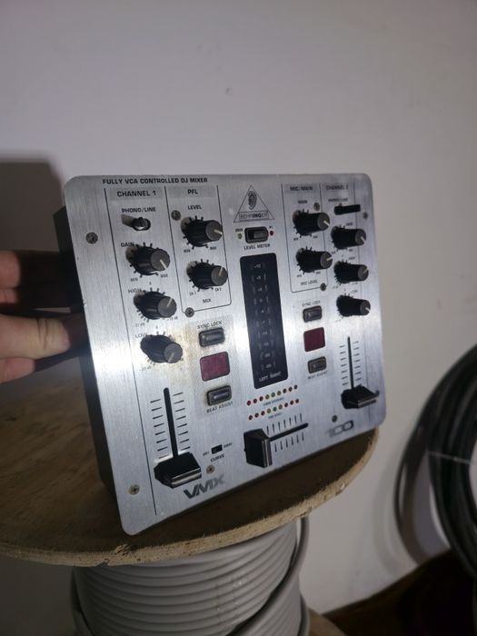 Mixer DJ Behringer VMX100 Pro Mixer – 2 Canale, VCA, Contor BPM | Stare Bună