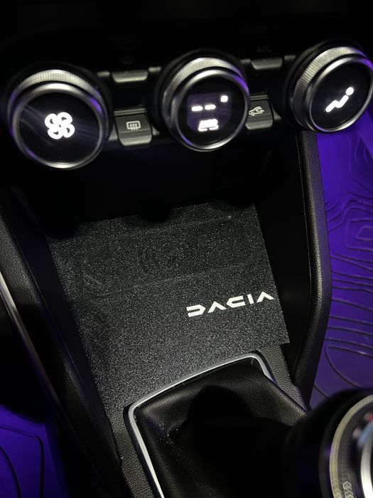 Suport Telefon cu Încărcare Wireless 20W – Dacia Duster 2 (dedicat)