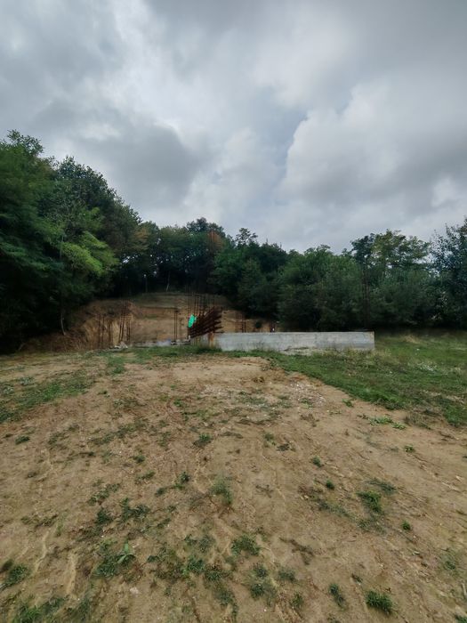 Vând teren intravilan